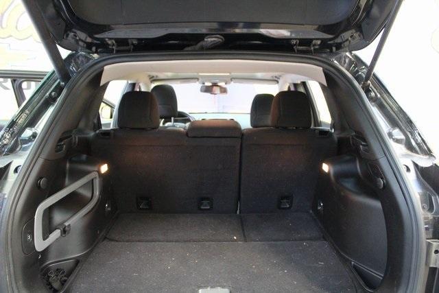 Photo of 2016 Brilliant Black Crystal Pearlcoat Jeep Cherokee