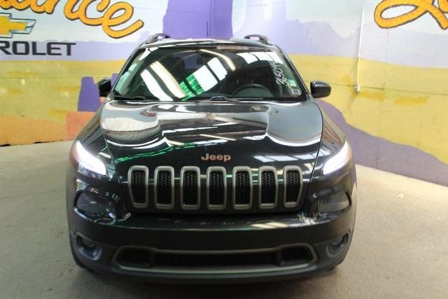Photo of 2016 Brilliant Black Crystal Pearlcoat Jeep Cherokee