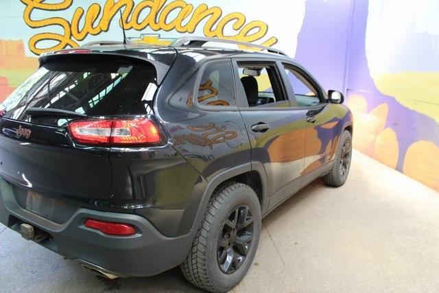 Photo of 2016 Brilliant Black Crystal Pearlcoat Jeep Cherokee