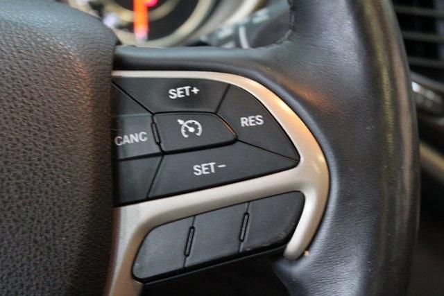 Photo of 2016 Brilliant Black Crystal Pearlcoat Jeep Cherokee