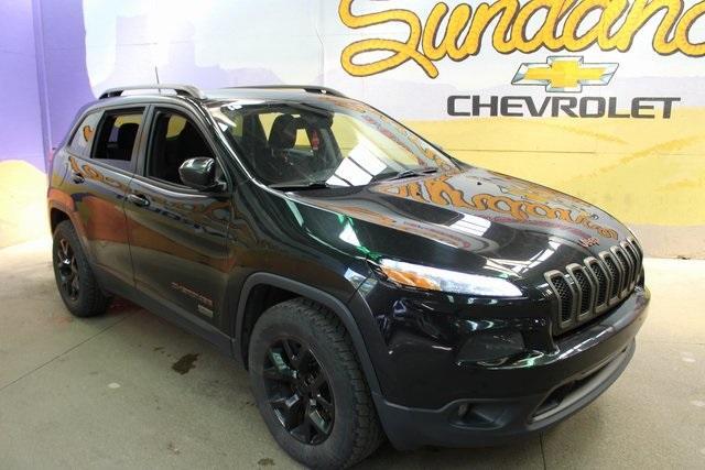 Photo of 2016 Brilliant Black Crystal Pearlcoat Jeep Cherokee