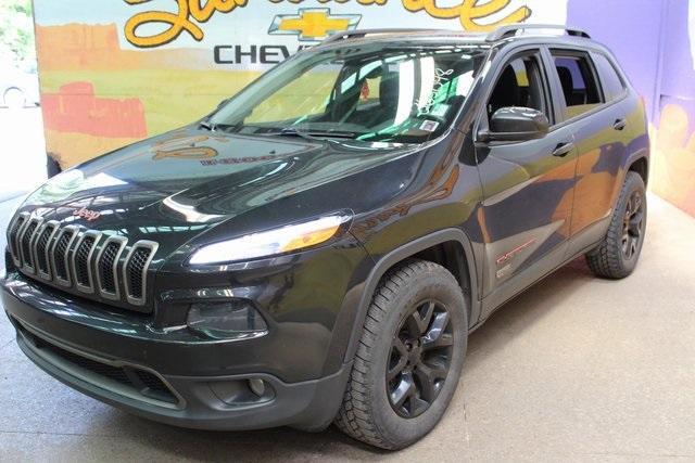Photo of 2016 Brilliant Black Crystal Pearlcoat Jeep Cherokee