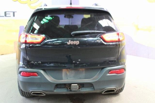 Photo of 2016 Brilliant Black Crystal Pearlcoat Jeep Cherokee