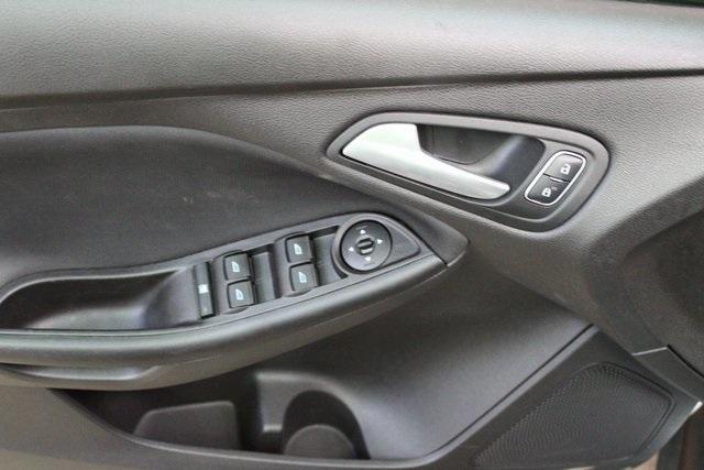 Photo of 2017 Oxford White Ford Focus