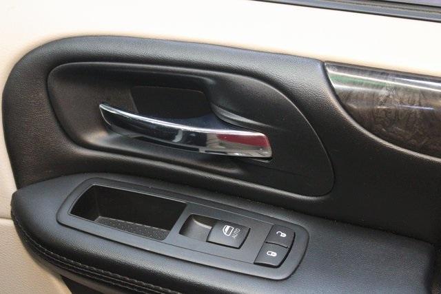 Photo of 2016 True Blue Pearlcoat Dodge Grand Caravan