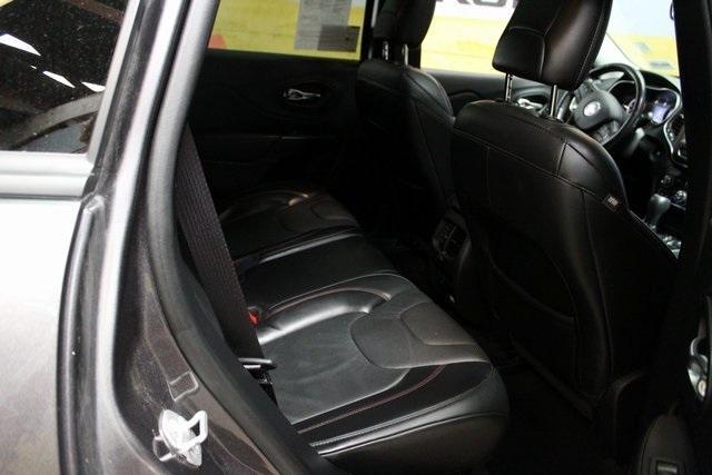 Photo of 2020 Granite Crystal Clearcoat Metallic Jeep Cherokee