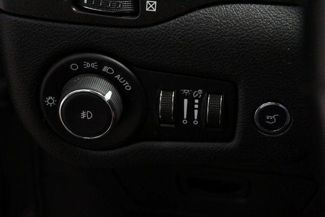 Photo of 2020 Granite Crystal Clearcoat Metallic Jeep Cherokee