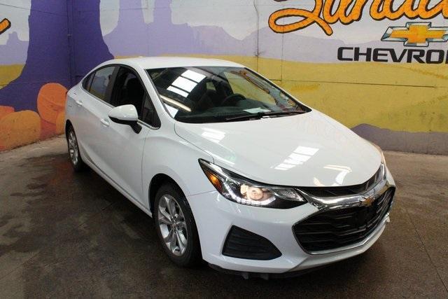 Photo of 2019 Summit White Chevrolet Cruze