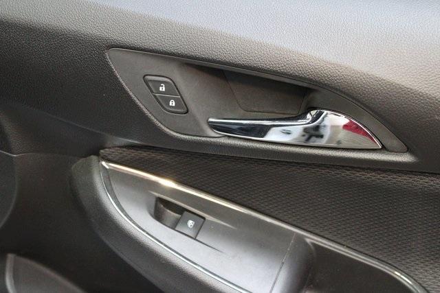 Photo of 2019 Summit White Chevrolet Cruze