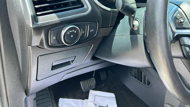 Photo of 2015 Ingot Silver Metallic Ford Edge