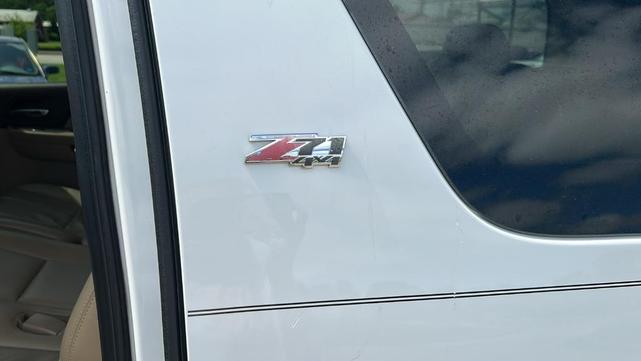 Photo of 2013 Summit White Chevrolet Suburban