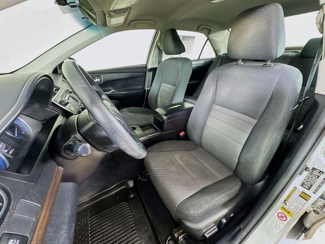 Photo of 2017 Celestial Silver Metallic Toyota Camry