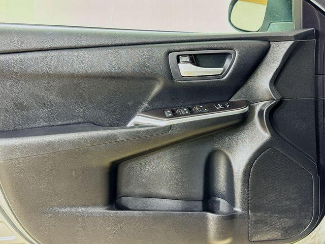 Photo of 2017 Celestial Silver Metallic Toyota Camry