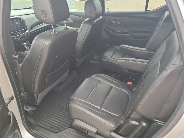 Photo of 2022 Silver Ice Metallic Chevrolet Traverse