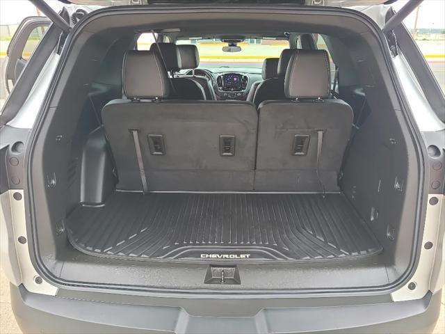 Photo of 2022 Silver Ice Metallic Chevrolet Traverse