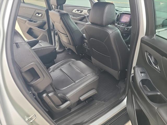 Photo of 2022 Silver Ice Metallic Chevrolet Traverse