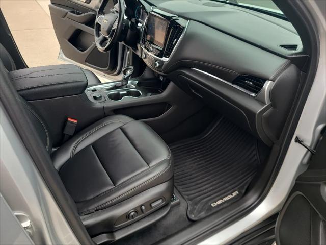 Photo of 2022 Silver Ice Metallic Chevrolet Traverse