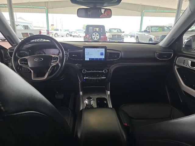Photo of 2021 Iconic Silver Metallic Ford Explorer