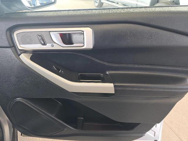 Photo of 2021 Iconic Silver Metallic Ford Explorer