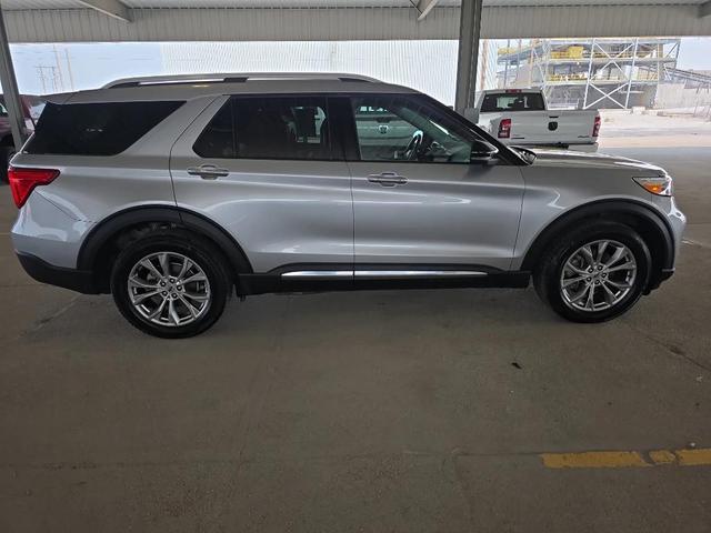 Photo of 2021 Iconic Silver Metallic Ford Explorer