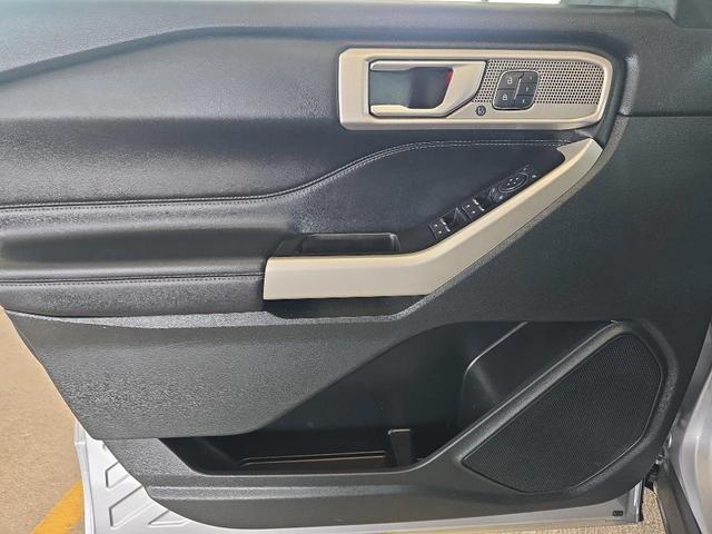 Photo of 2021 Iconic Silver Metallic Ford Explorer