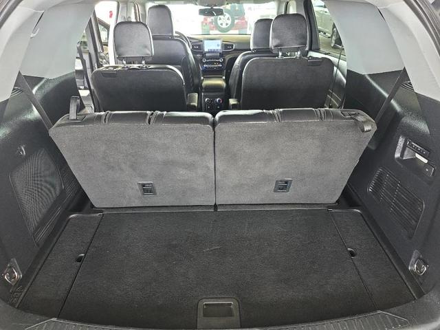 Photo of 2021 Iconic Silver Metallic Ford Explorer
