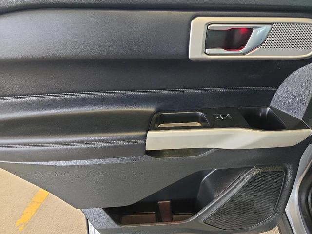 Photo of 2021 Iconic Silver Metallic Ford Explorer