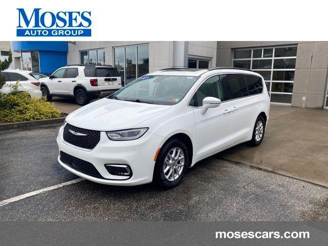 Photo of 2022 Bright White Clearcoat Chrysler Pacifica