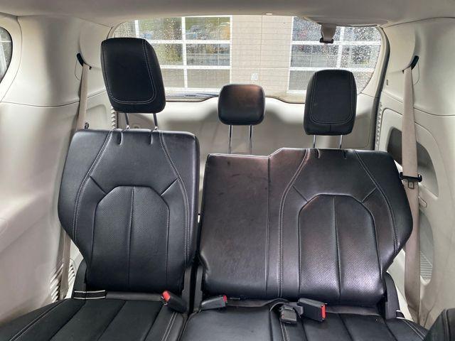 Photo of 2022 Bright White Clearcoat Chrysler Pacifica