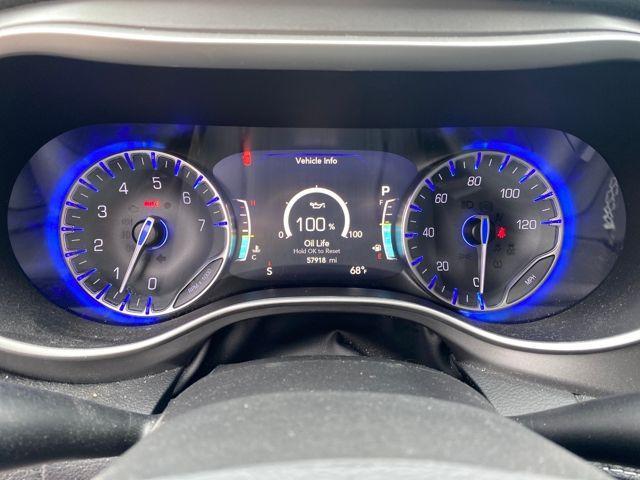 Photo of 2022 Bright White Clearcoat Chrysler Pacifica