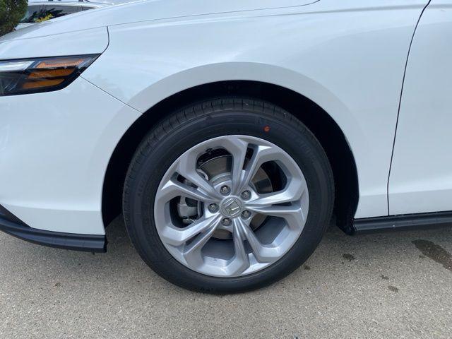 Photo of 2025 Platinum White Pearl Honda Accord