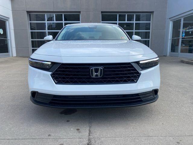 Photo of 2025 Platinum White Pearl Honda Accord