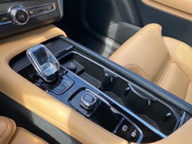 Photo of 2023 White Volvo XC90 Recharge Plug-In Hybrid