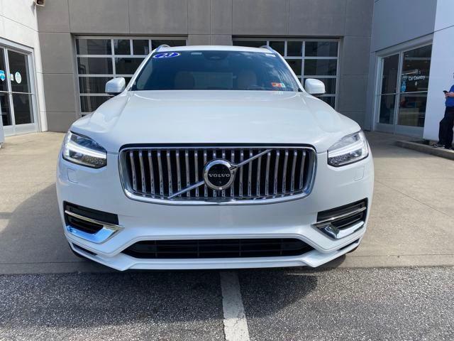 Photo of 2023 White Volvo XC90 Recharge Plug-In Hybrid