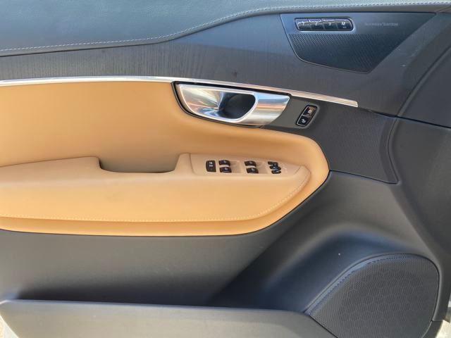 Photo of 2023 White Volvo XC90 Recharge Plug-In Hybrid