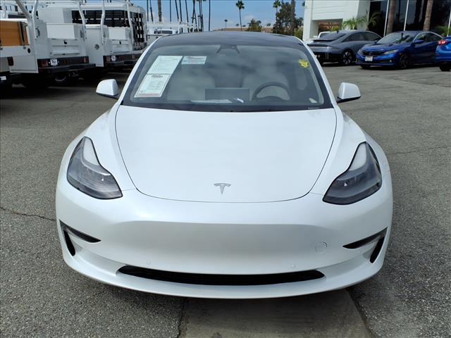 Photo of 2022 White Tesla Model 3