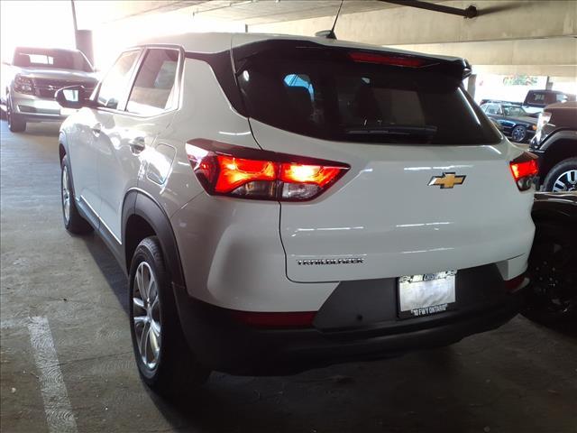 Photo of 2024 Summit White Chevrolet Trailblazer