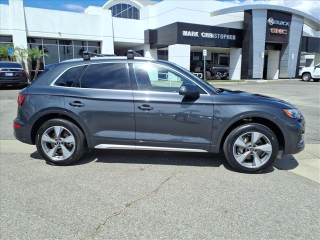 Photo of 2023 Manhattan Gray Metallic Audi Q5