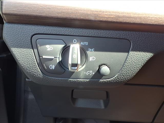 Photo of 2023 Manhattan Gray Metallic Audi Q5