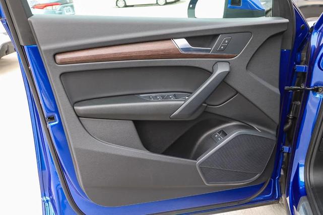 Photo of 2025 Ultra Blue Metallic Audi Q5