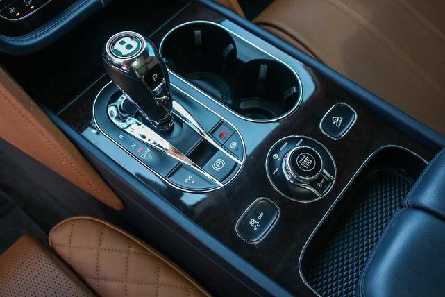 Photo of 2019 Black Bentley Bentayga