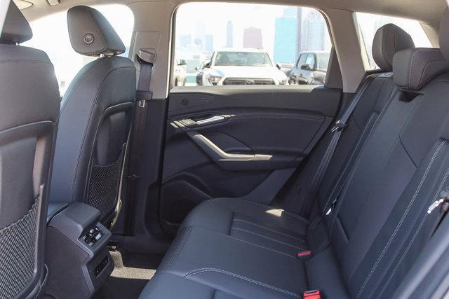 Photo of 2025 Mythos Black Metallic Audi Q6 e-tron
