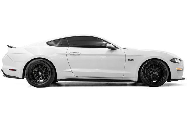 Photo of 2018 Oxford White Ford Mustang