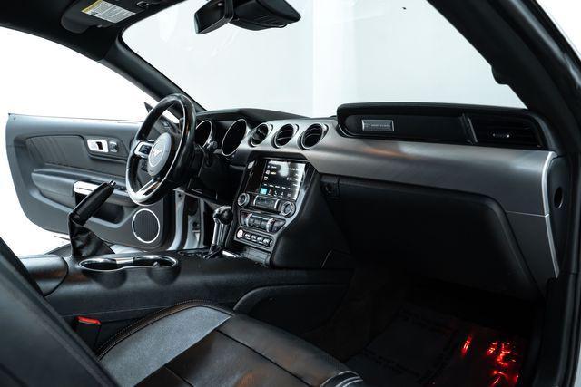 Photo of 2018 Oxford White Ford Mustang