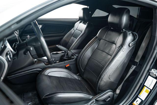Photo of 2021 Oxford White Ford Mustang