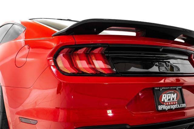 Photo of 2019 Red Ford Mustang