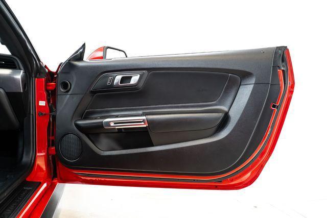 Photo of 2019 Red Ford Mustang