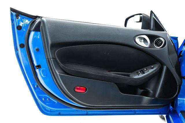 Photo of 2009 Monterey Blue Pearl Nissan 370Z