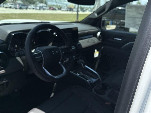 Photo of 2025 Summit White Chevrolet Colorado
