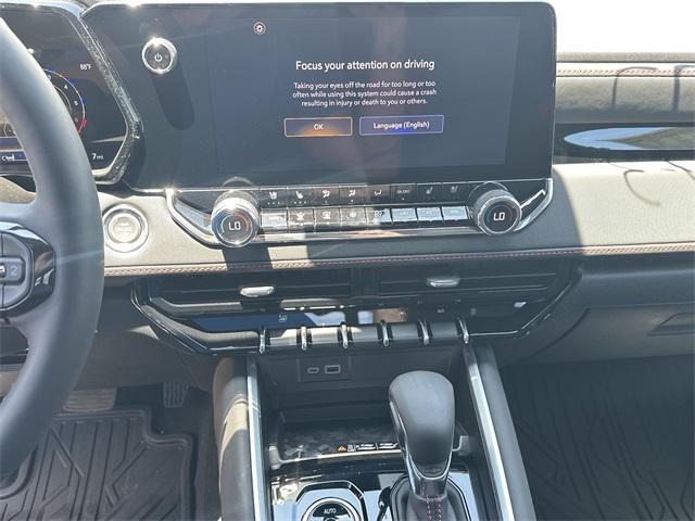Photo of 2025 Summit White Chevrolet Colorado